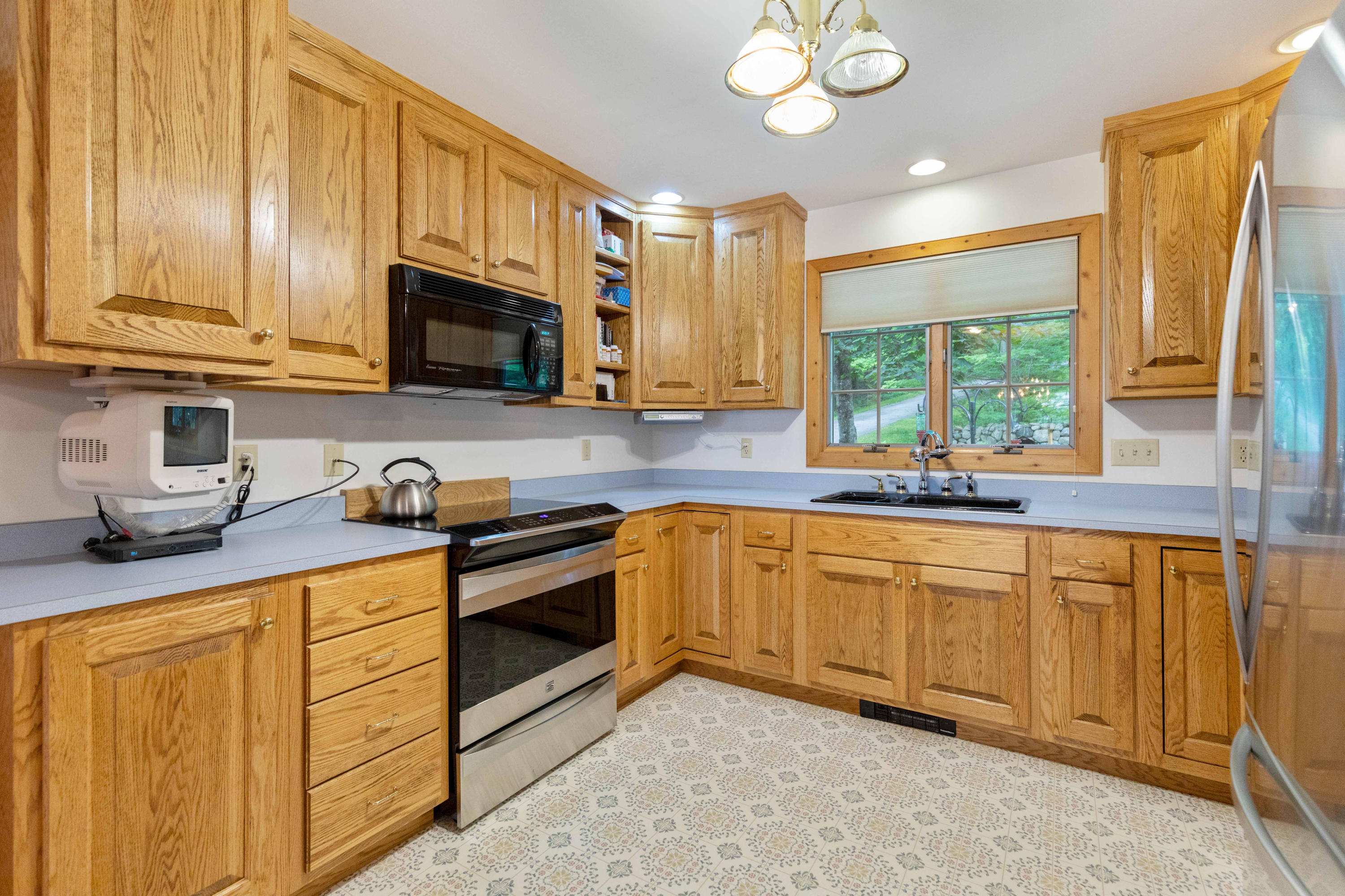 55 Lunt Lane Poland ME 04274