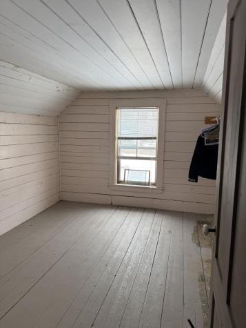 5 Nichol Street Paris ME 04281