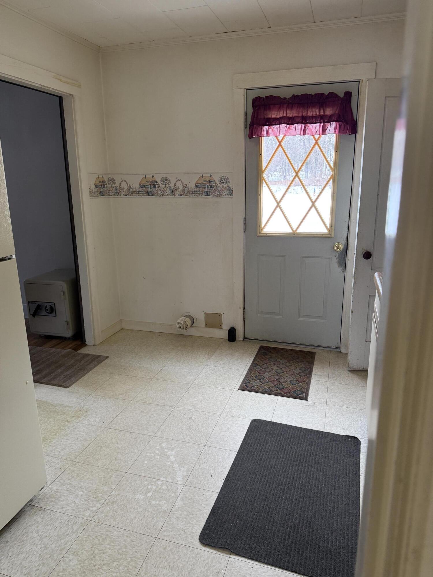 5 Nichol Street Paris ME 04281