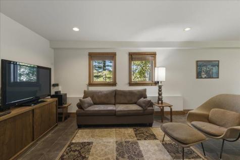 17 Weefs Way Sedgwick ME 04676