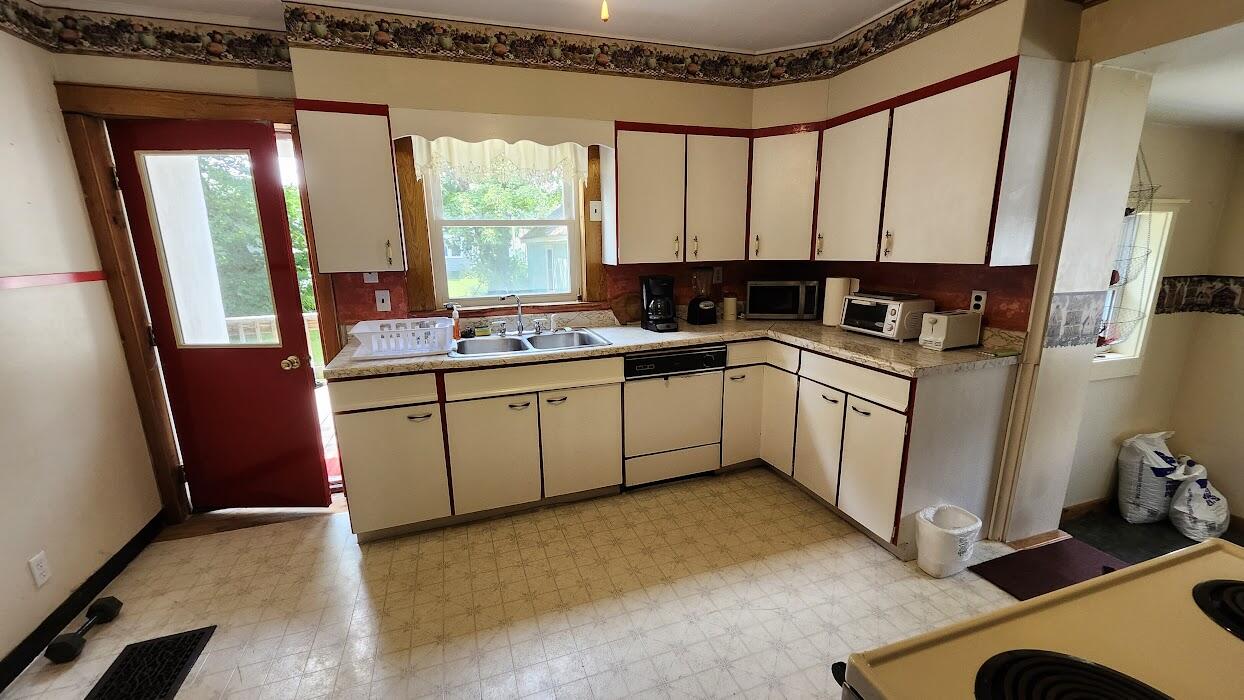 28 Eastland Avenue Millinocket ME 04462