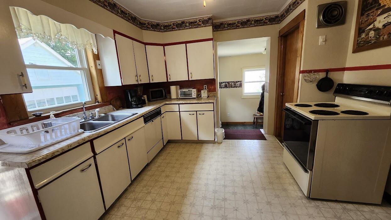 28 Eastland Avenue Millinocket ME 04462