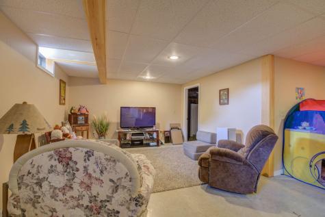 117 Skeetfield Road Oxford ME 04270