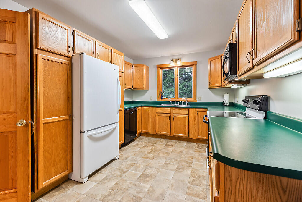 9 Tracy Cove Circle Rome ME 04963