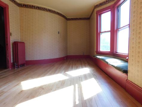 18 Monroe Street Auburn ME 04210