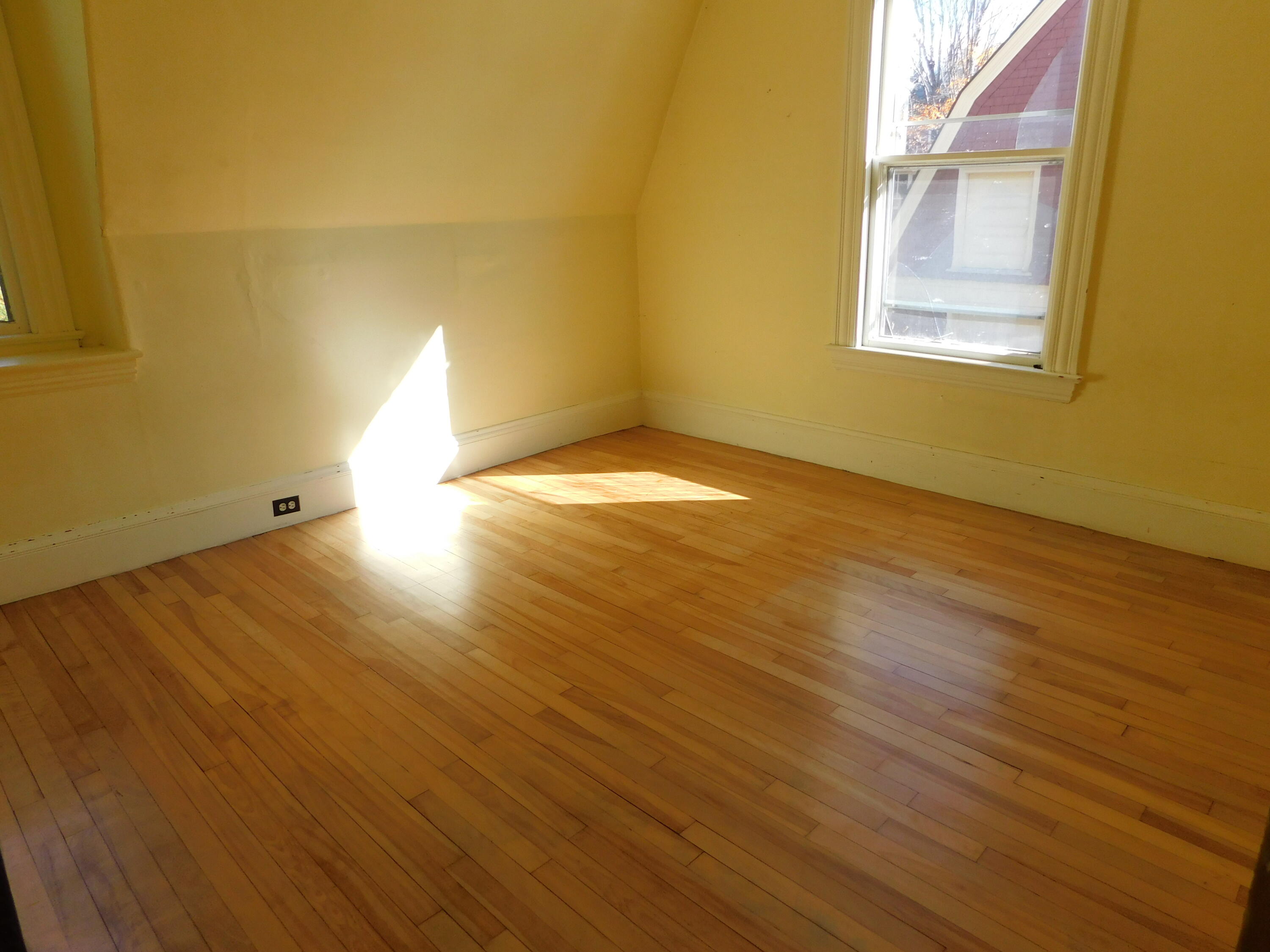 18 Monroe Street Auburn ME 04210