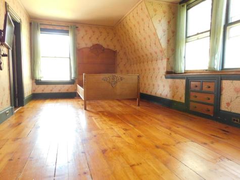 18 Monroe Street Auburn ME 04210