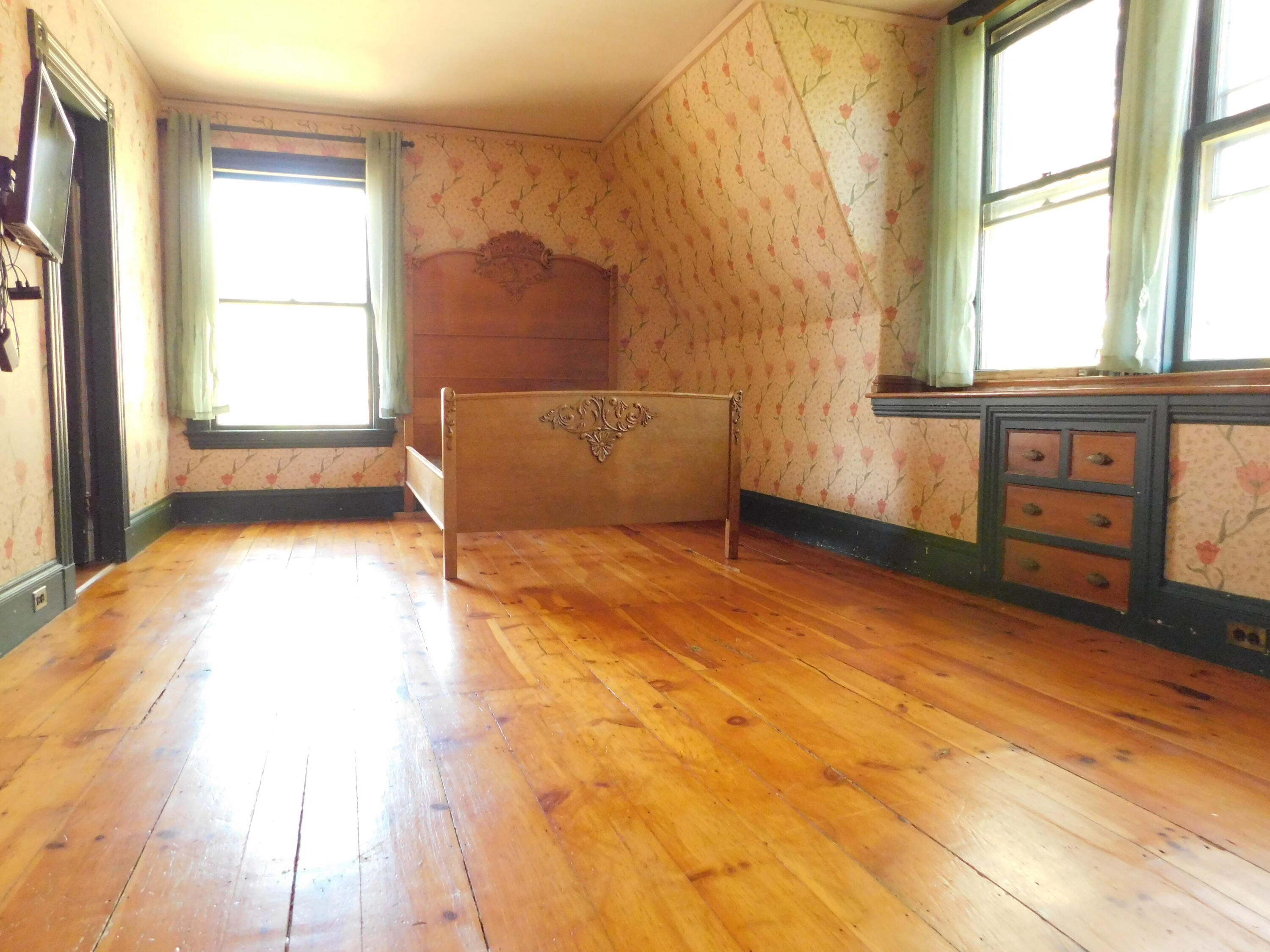 18 Monroe Street Auburn ME 04210