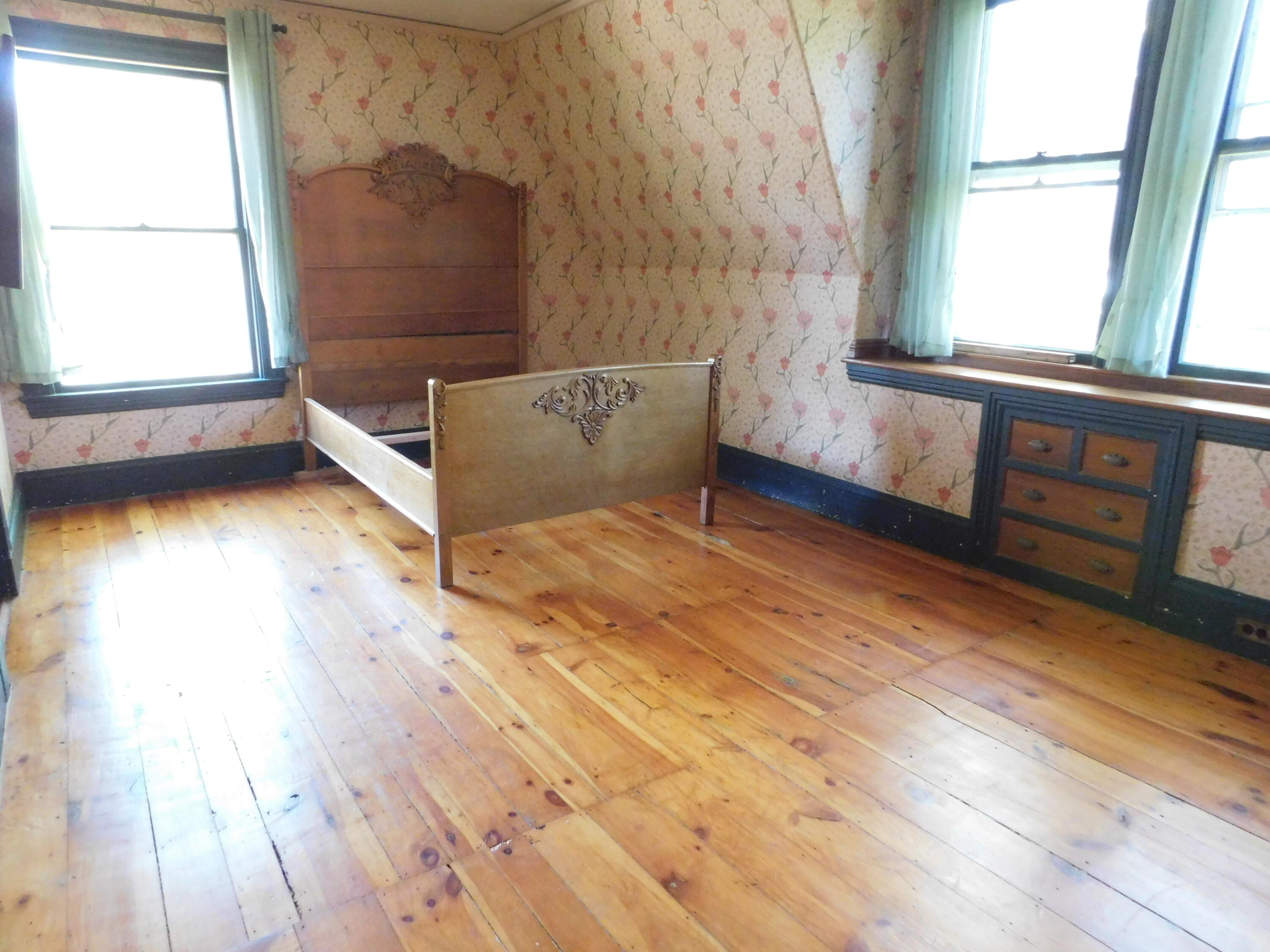 18 Monroe Street Auburn ME 04210