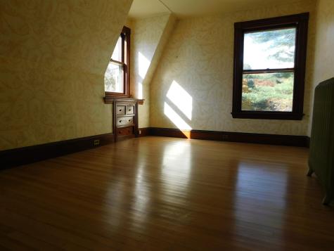 18 Monroe Street Auburn ME 04210