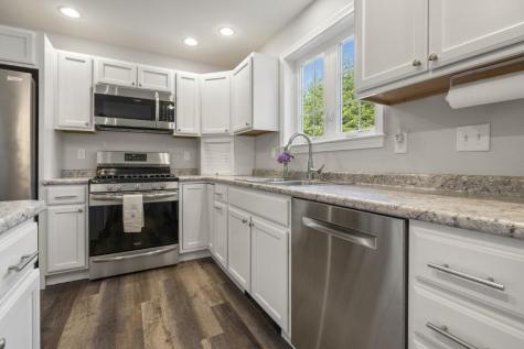 15 Shipbuilder Road Boothbay ME 04544
