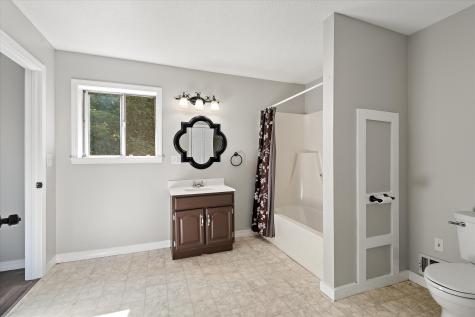 25 Main Road Road Eddington ME 04428