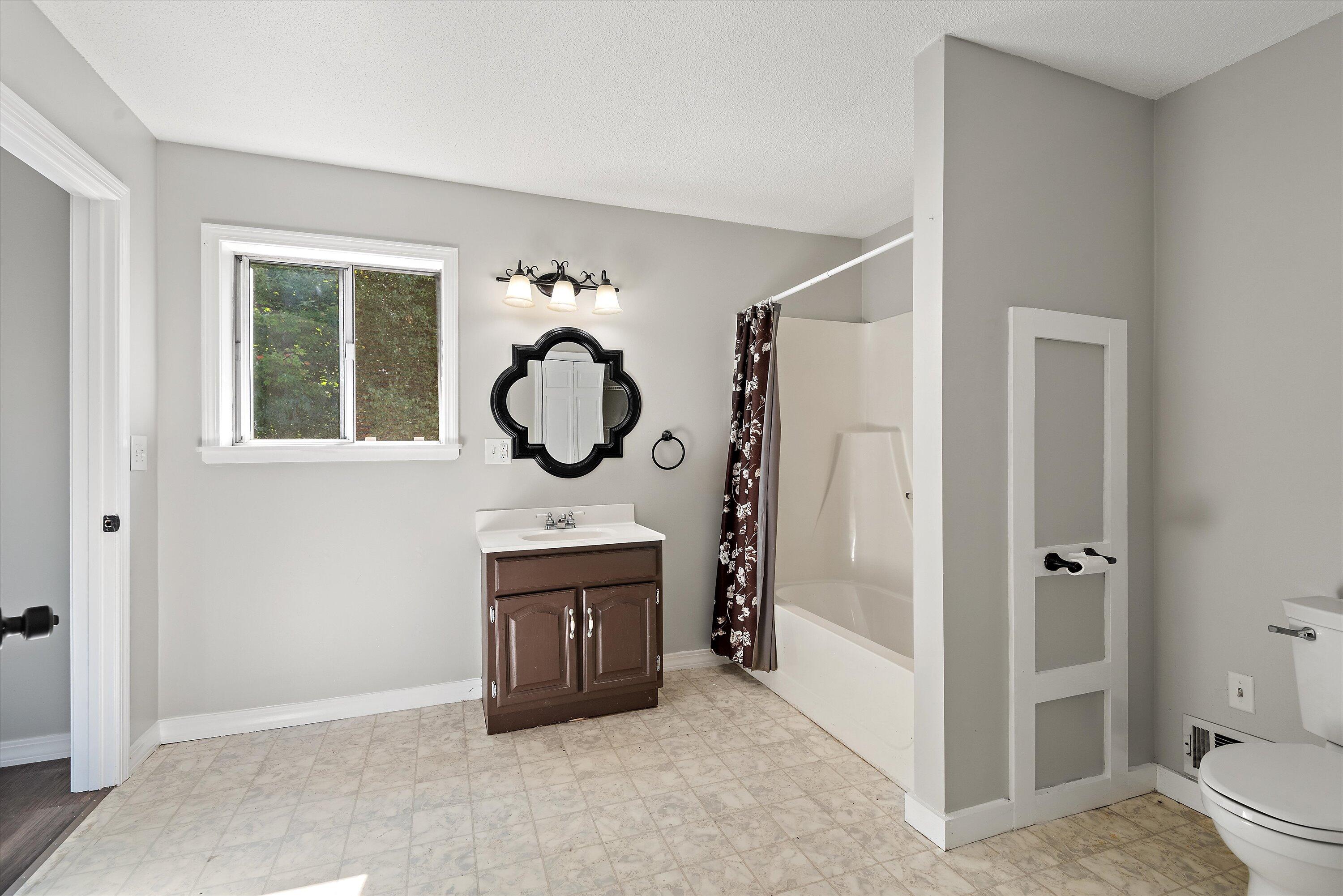 25 Main Road Road Eddington ME 04428