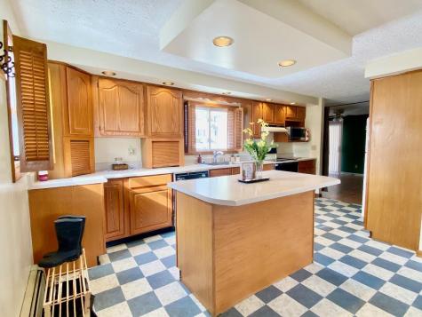 31 Androscoggin Avenue Lewiston ME 04240