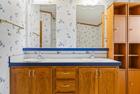 16 Larry Lane Brunswick ME 04011