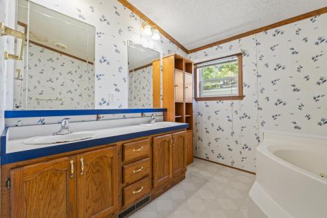 16 Larry Lane Brunswick ME 04011