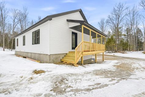 102 Noble Road Oxford ME 04270
