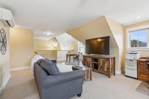 12 Cleaves Farm Road Falmouth ME 04105