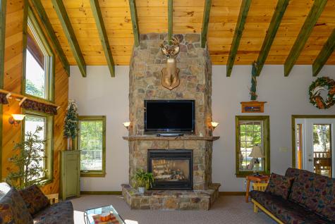 19 Rocky Point Road Raymond ME 04071