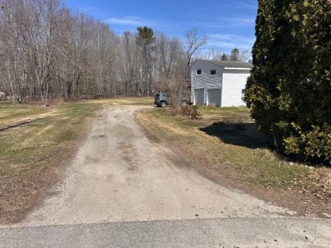573 Poland Road Auburn ME 04210