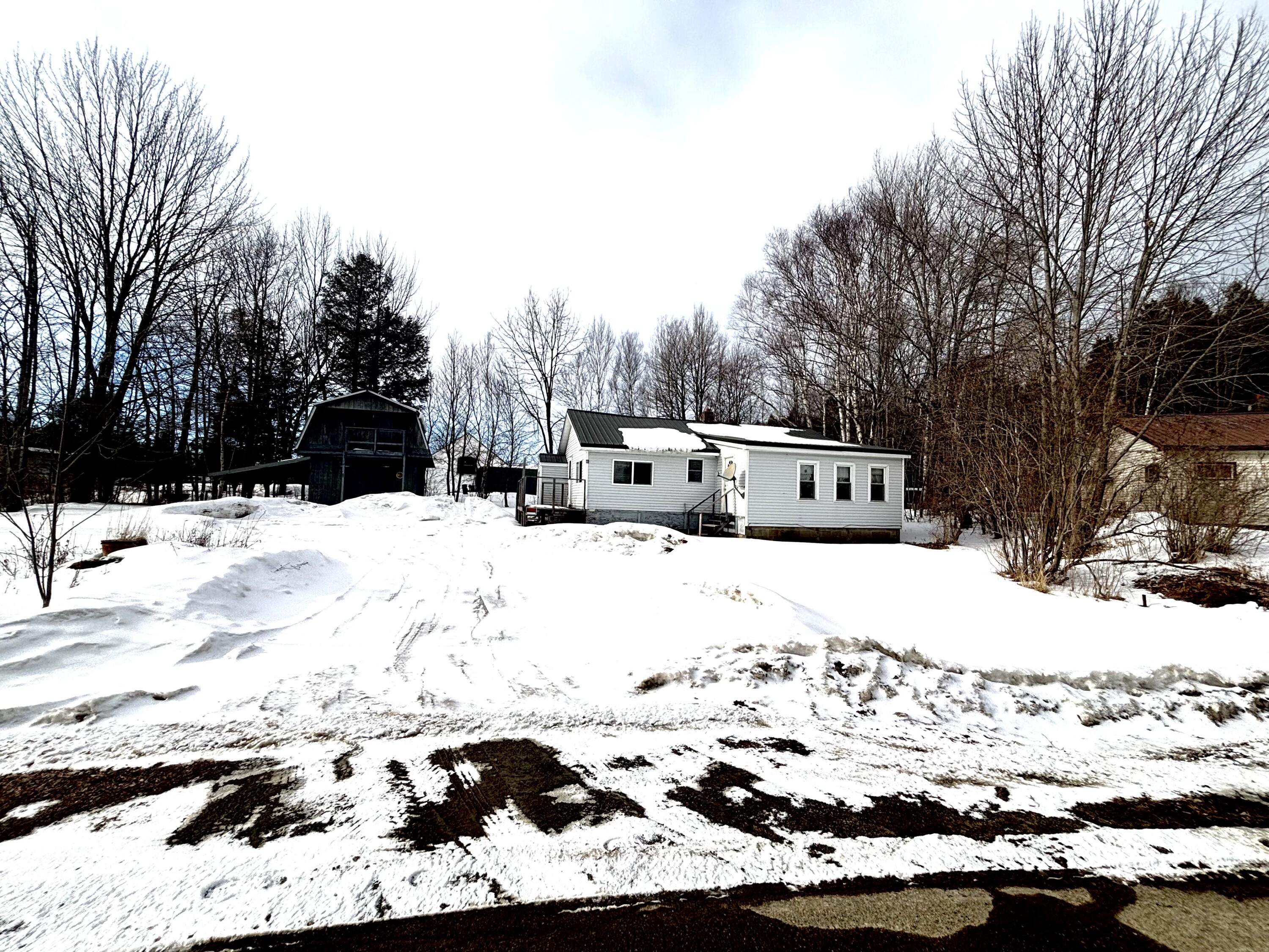 6 Horseshoe Road Medway ME 04460