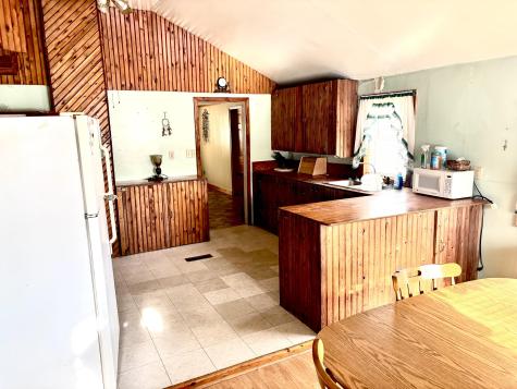 6 Horseshoe Road Medway ME 04460