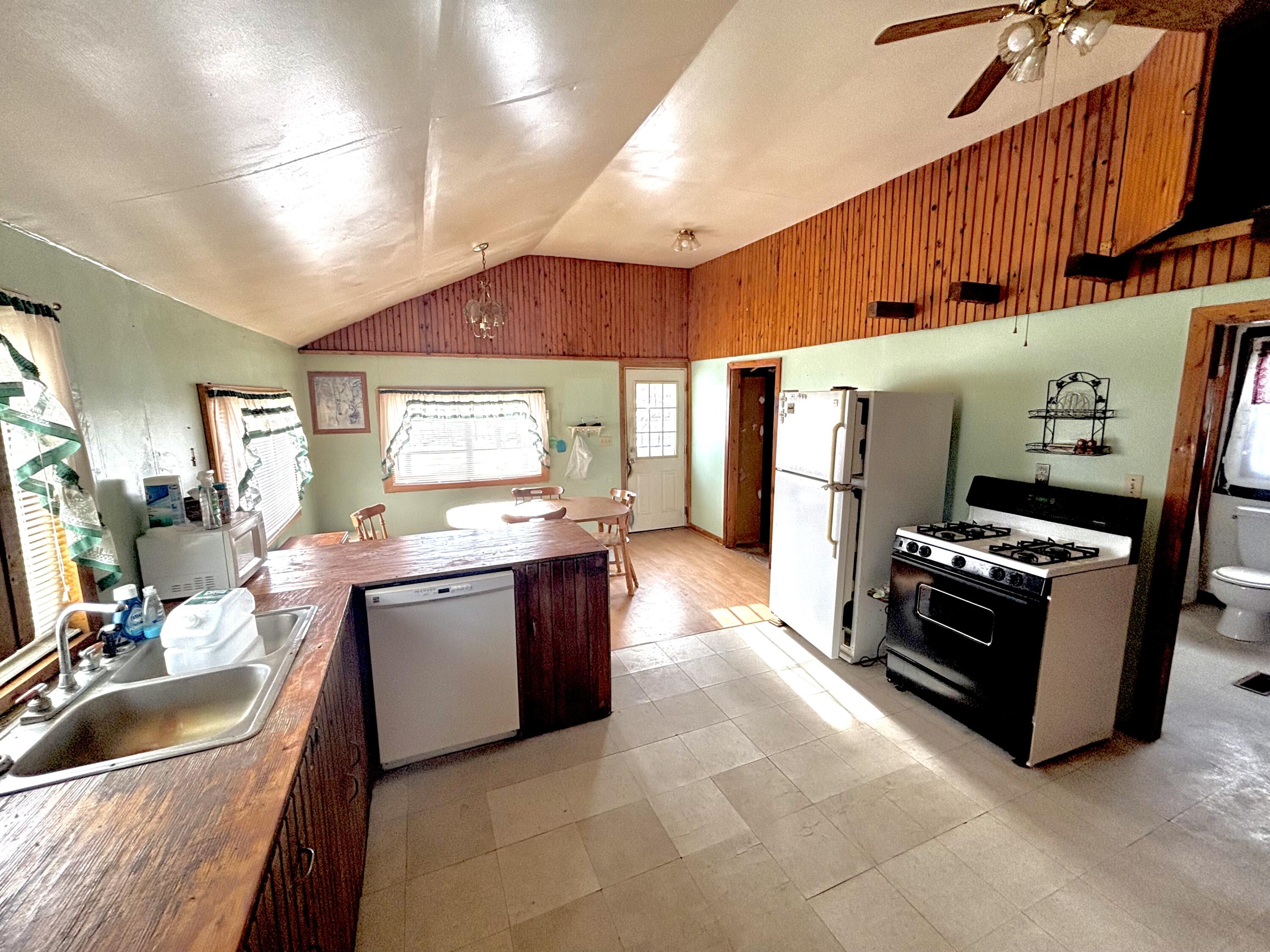 6 Horseshoe Road Medway ME 04460