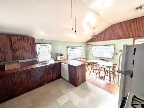 6 Horseshoe Road Medway ME 04460