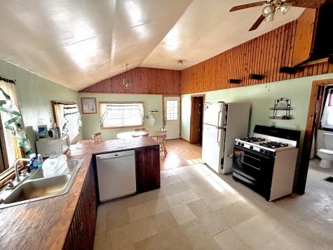6 Horseshoe Road Medway ME 04460