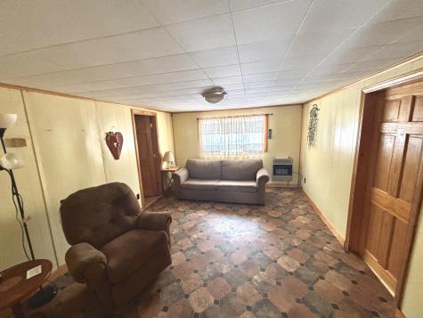 6 Horseshoe Road Medway ME 04460