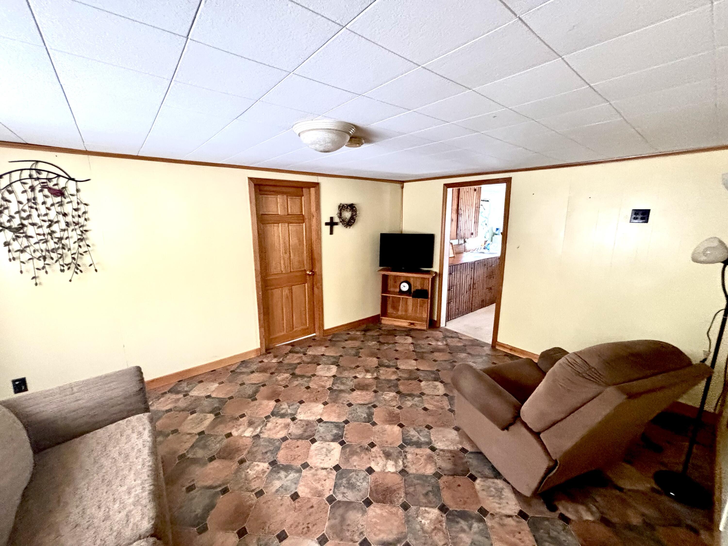 6 Horseshoe Road Medway ME 04460