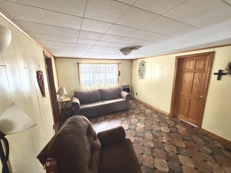 6 Horseshoe Road Medway ME 04460