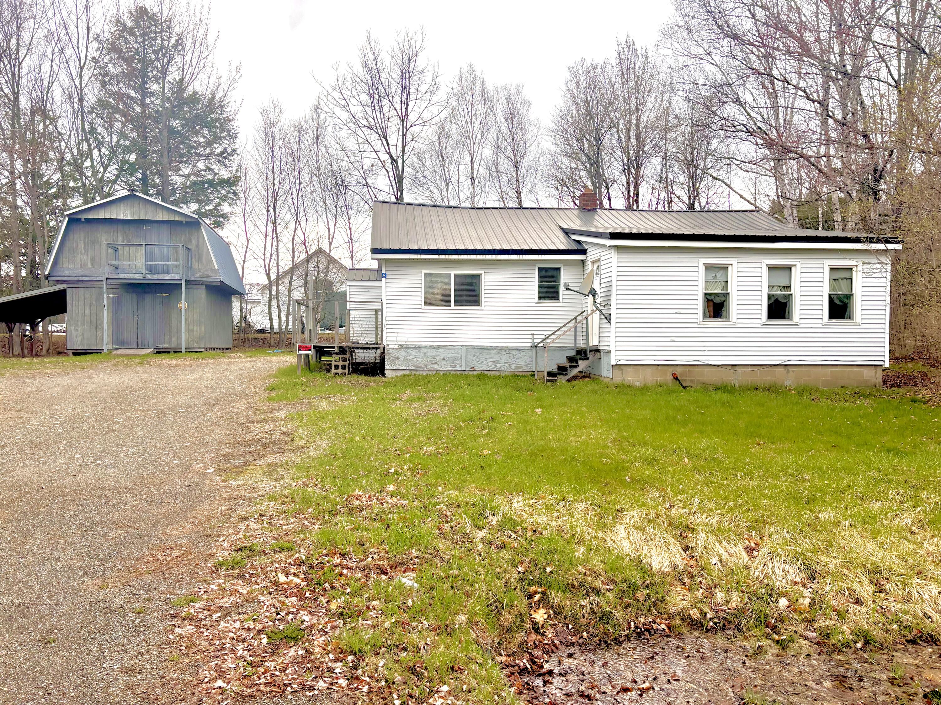 6 Horseshoe Road Medway ME 04460