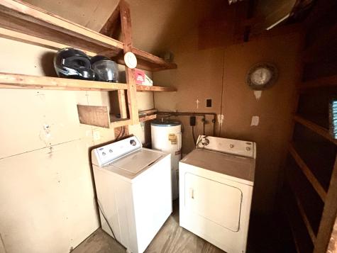 6 Horseshoe Road Medway ME 04460