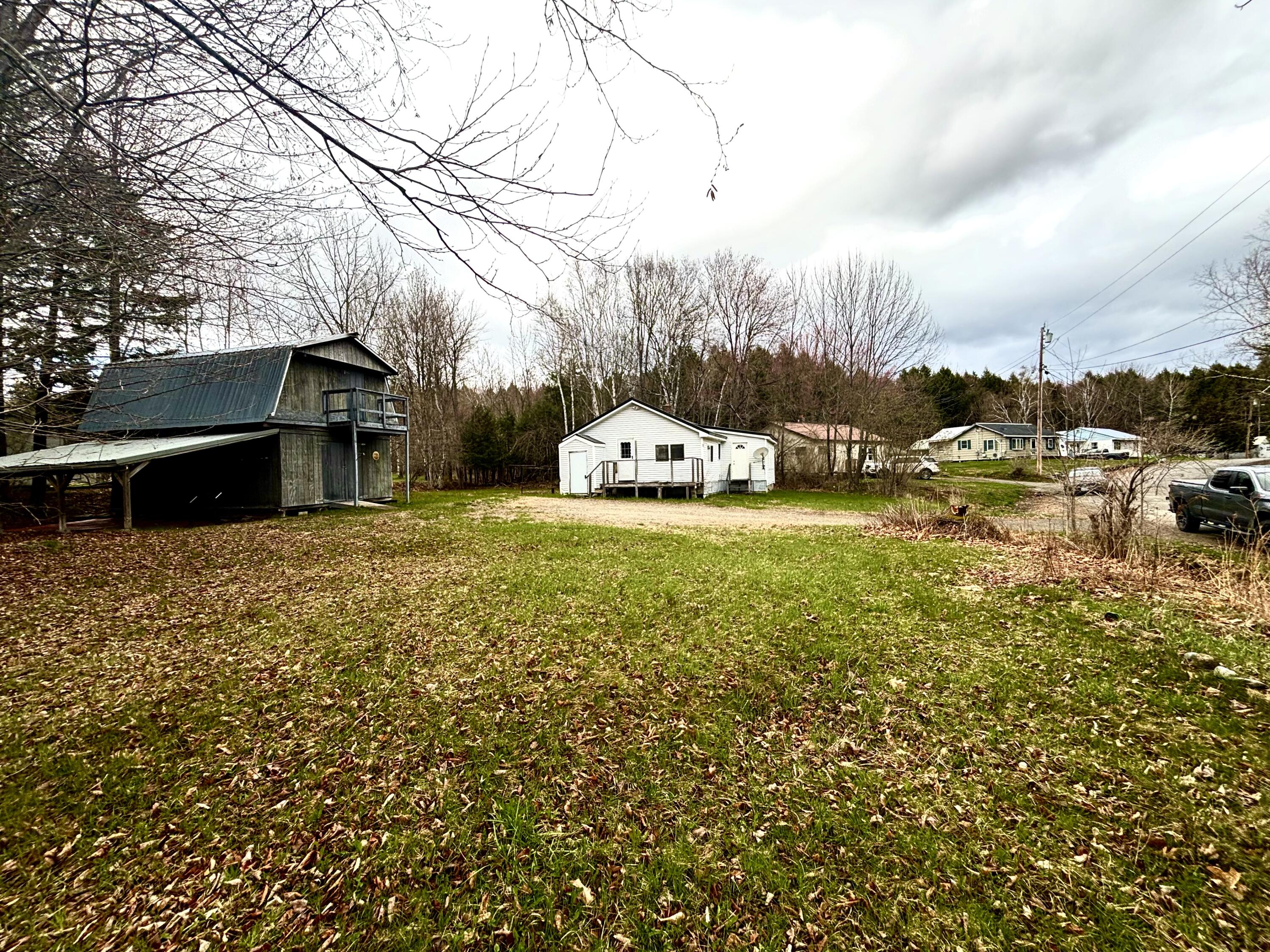 6 Horseshoe Road Medway ME 04460