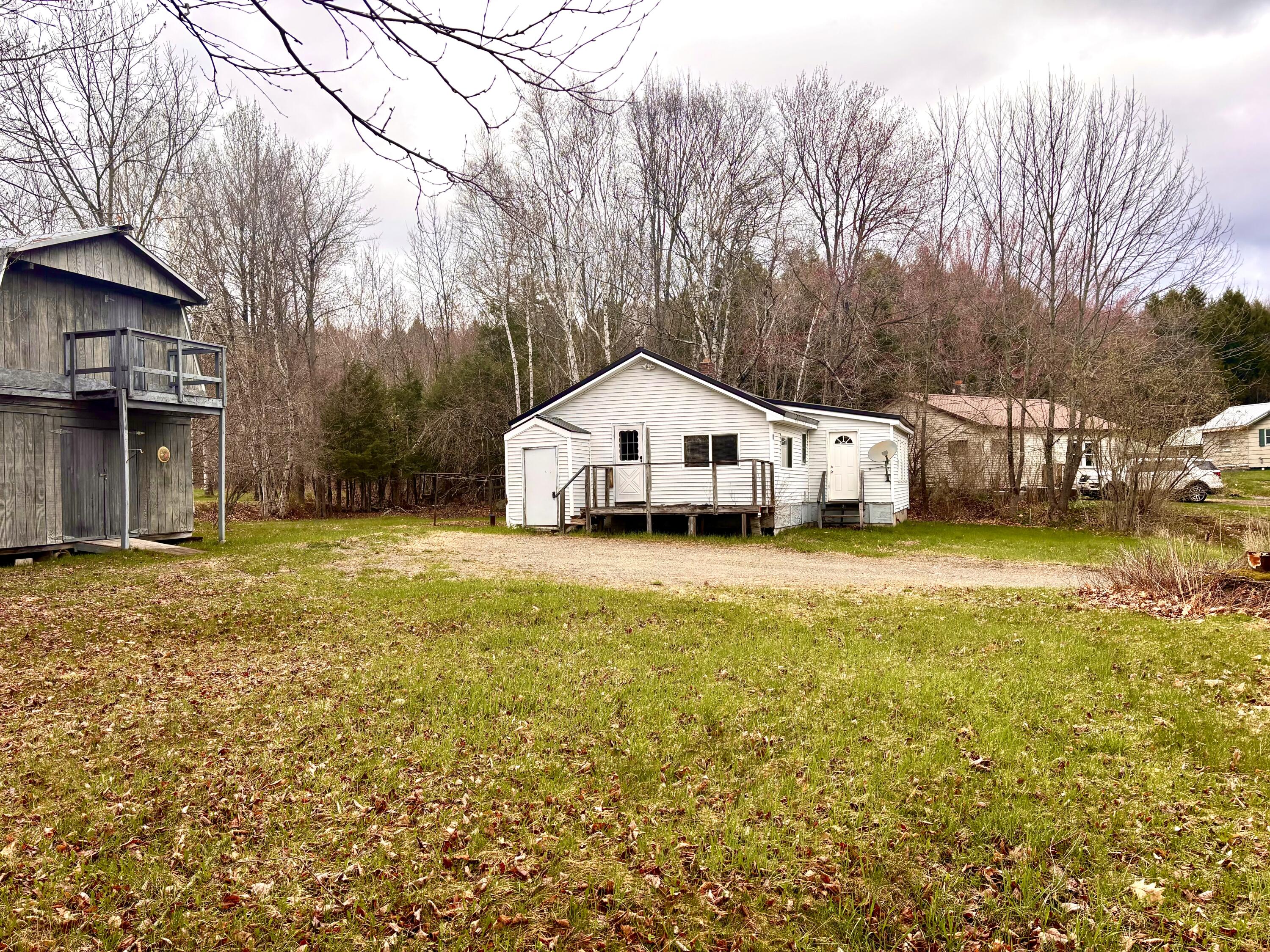 6 Horseshoe Road Medway ME 04460