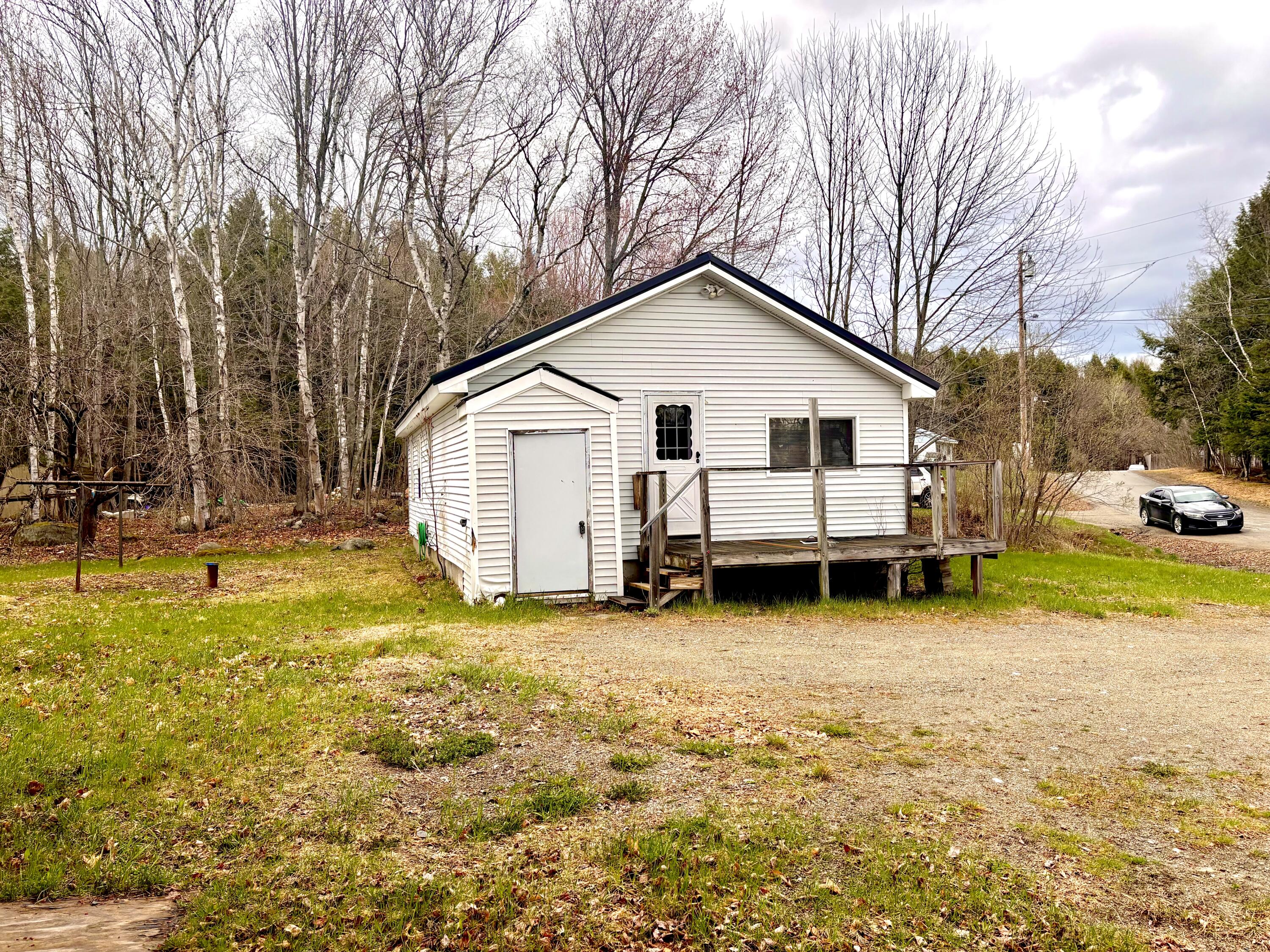 6 Horseshoe Road Medway ME 04460