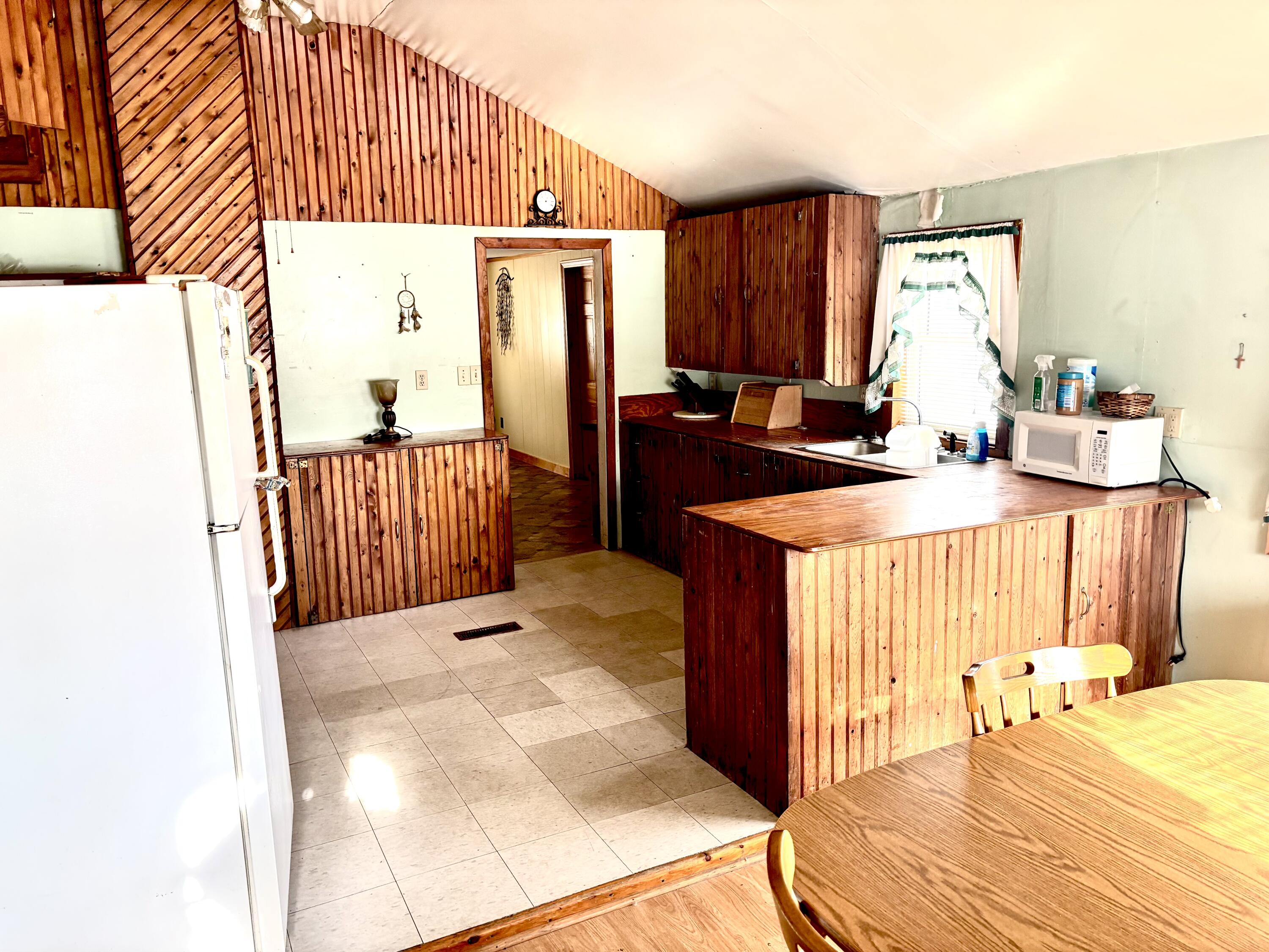 6 Horseshoe Road Medway ME 04460