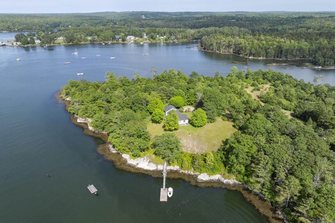 65 Tavenner Road Boothbay ME 04537