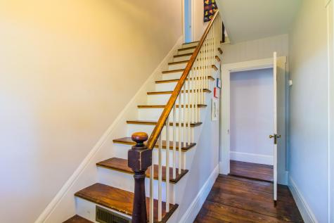 152 Oak Hill Road Auburn ME 04210