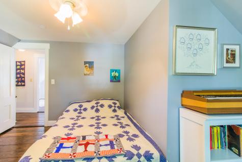 152 Oak Hill Road Auburn ME 04210