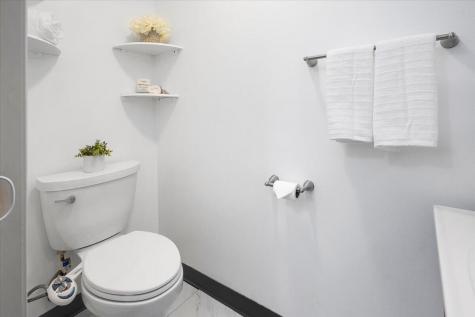 42 Loring Avenue Auburn ME 04210