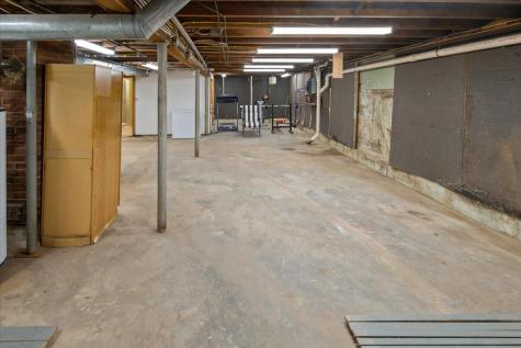 42 Loring Avenue Auburn ME 04210