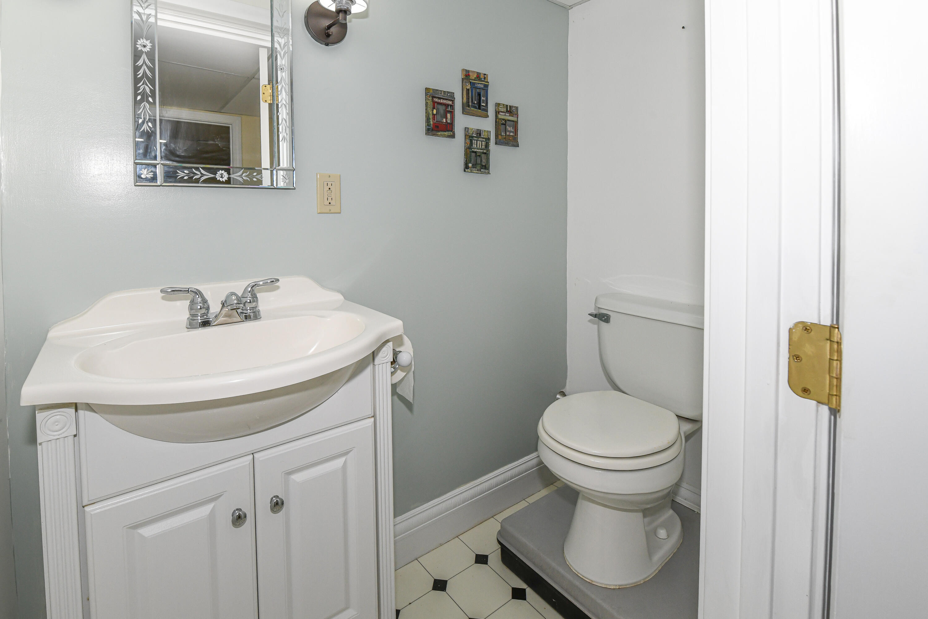 17 Dyvonne Terrace Bridgton ME 04009