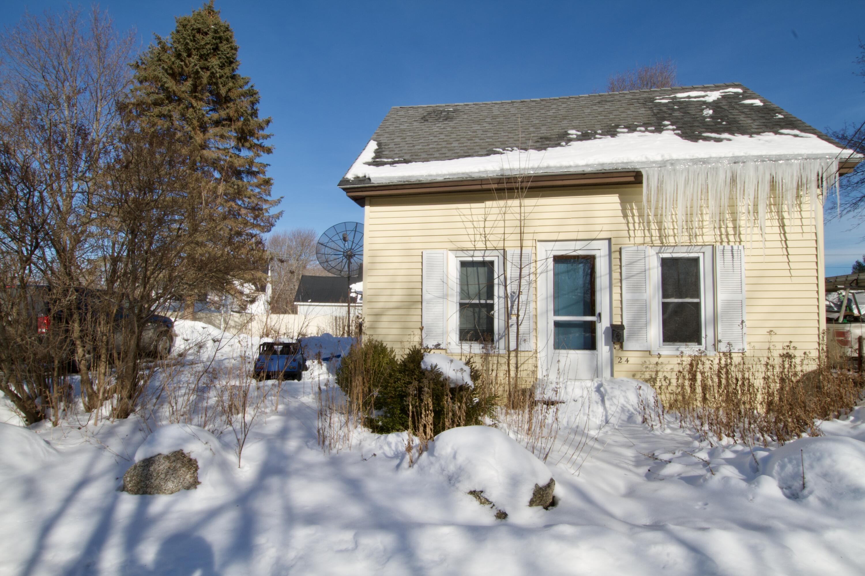 24 Grays Lane Old Town ME 04468