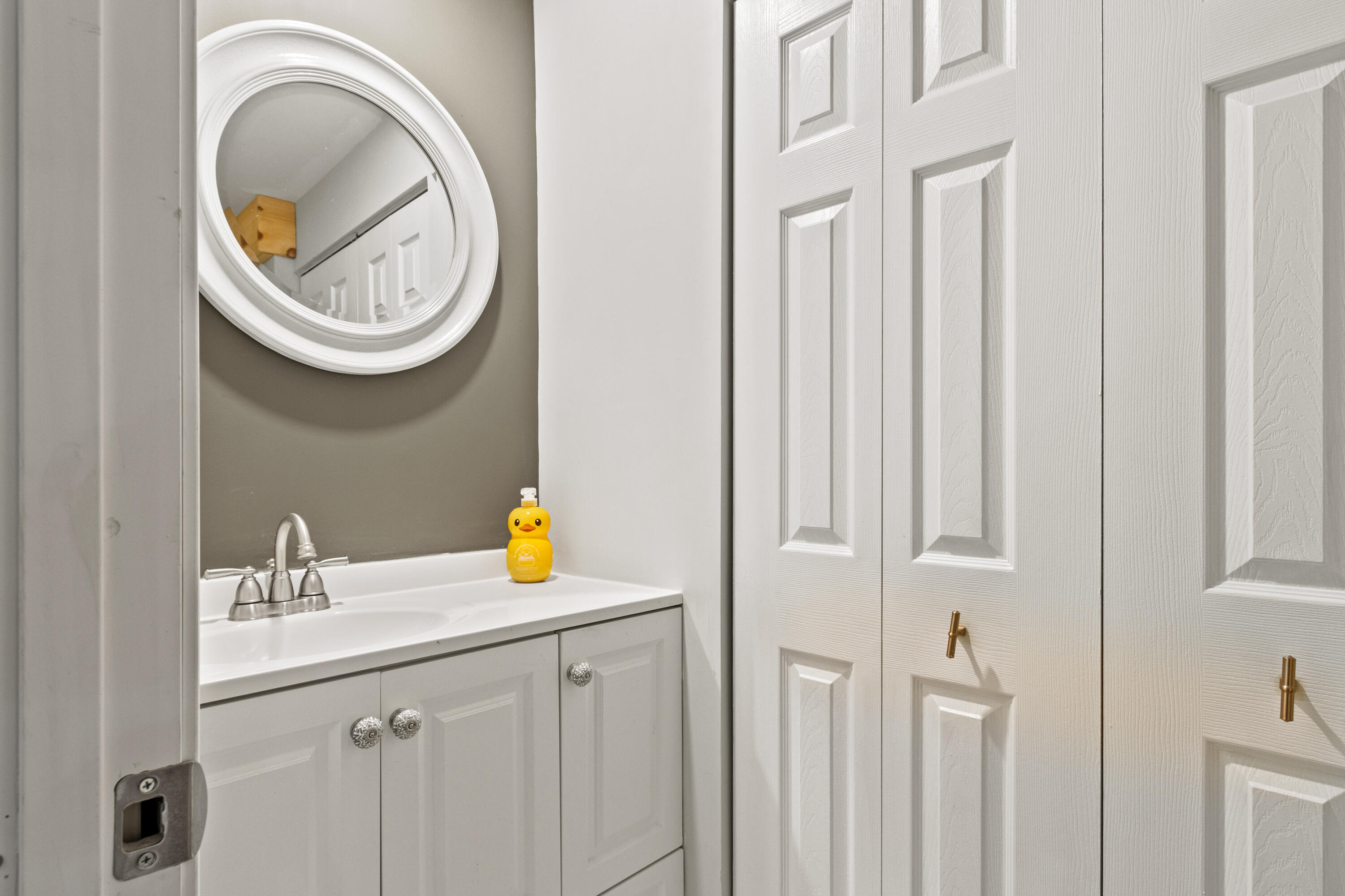 35 Bay Village Road Naples ME 04055