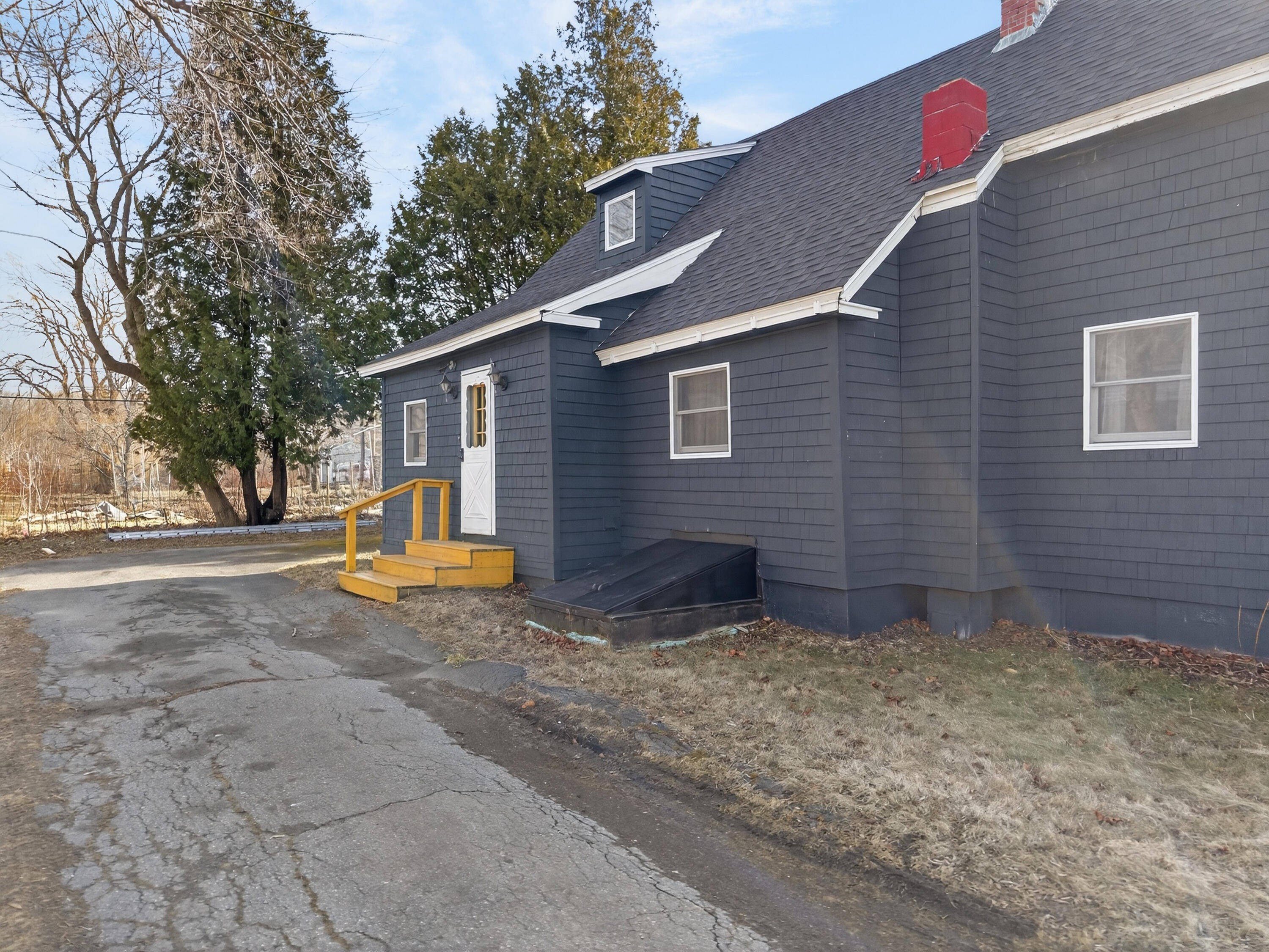 8 Autumn Street Rockland ME 04841