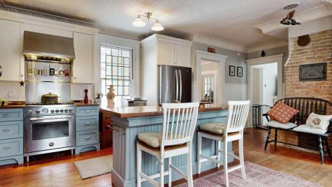 47 High Road Cornish ME 04020