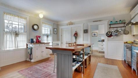 47 High Road Cornish ME 04020