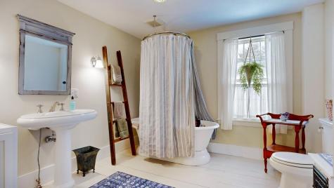 47 High Road Cornish ME 04020